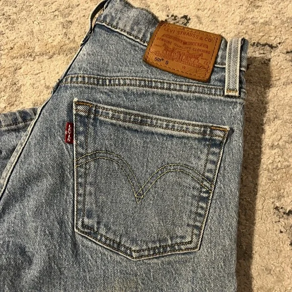 Levi's Women's Light Blue Classic Denim Jeans - Picture 4 of 15